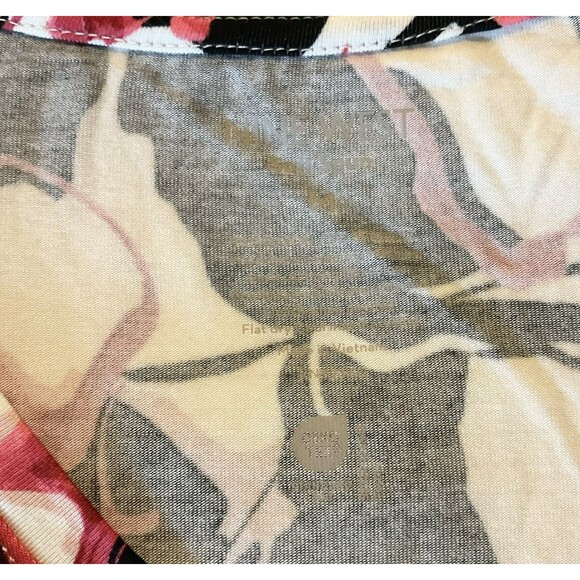 Nine West Women's Essential V-Neck T-Shirt M, Berry Mid Poppy NWT - Picture 4 of 4